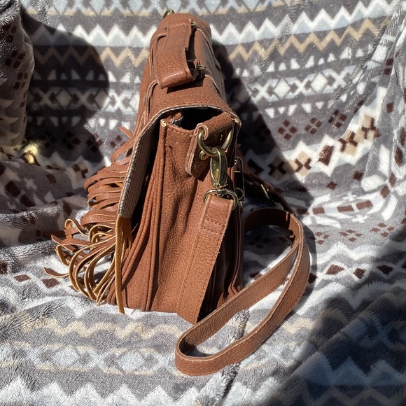 Steve Madden Turn Lock Fringe Purse - Picture 3 of 8